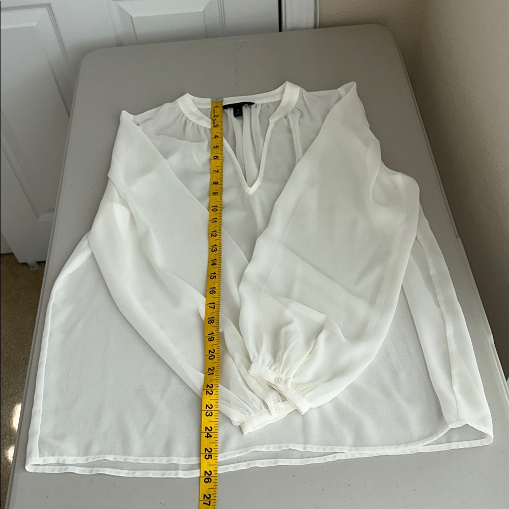 Banana Republic Sheer Cream Blouse Size Medium - Picture 8 of 14